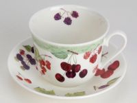 Roy Kirkham Jumbotasse mit Unterteller - Cherries & Berries  -